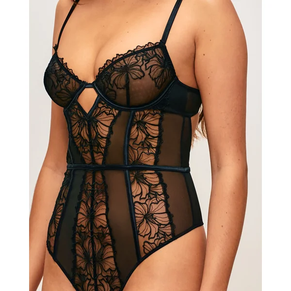 Body corbeille avec broderies