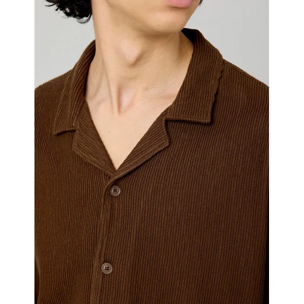 Chemise manches courtes plissée camel