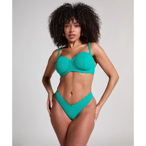 Haut de bikini sans bretelles préformé à armatures Scallop Taille E + - Vert