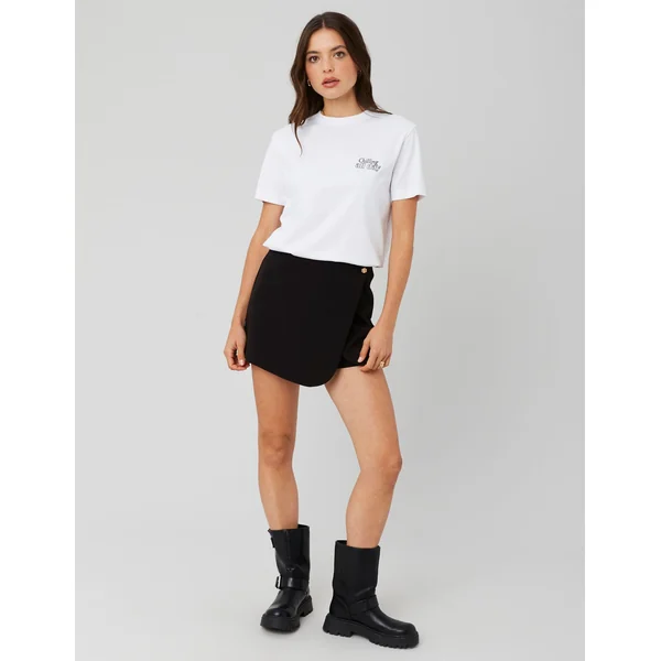 Jupe short portefeuille avec bouton doré Noir