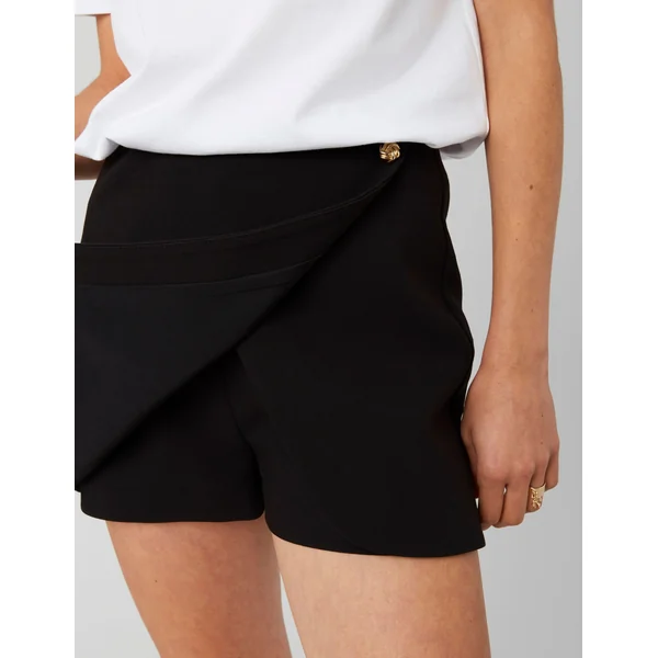Jupe short portefeuille avec bouton doré Noir