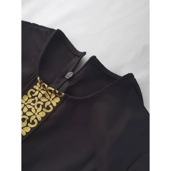Kimono Abaya Fille à Manches Longues – Noir avec Broderie Dorée, Fermeture Éclair, Col Rond, Toutes Saisons.