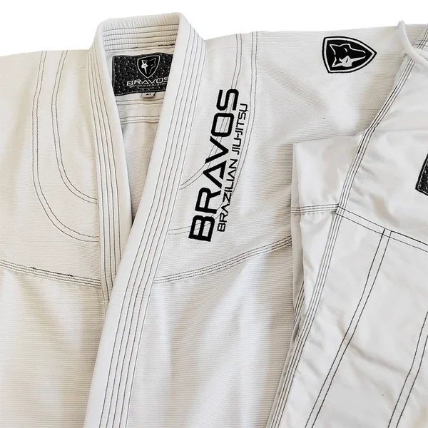 Kimono de judo, kimono de taekwondo et uniforme de jiu-jitsu brésilien de haute qualité pour l’entraînement et les compétitions.