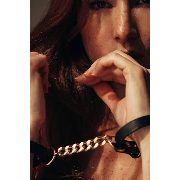 Menottes bracelets cuir végan Maze