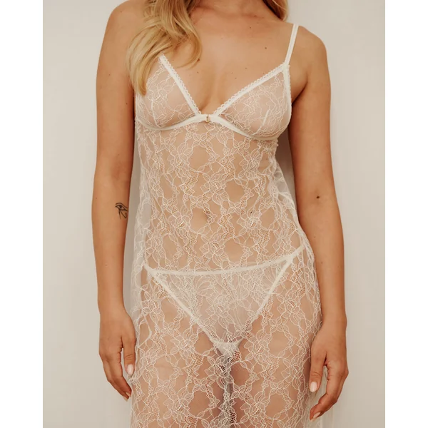 Nuisette longue en dentelle