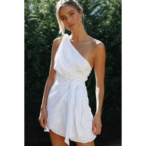 Robe Blanche Asymétrique