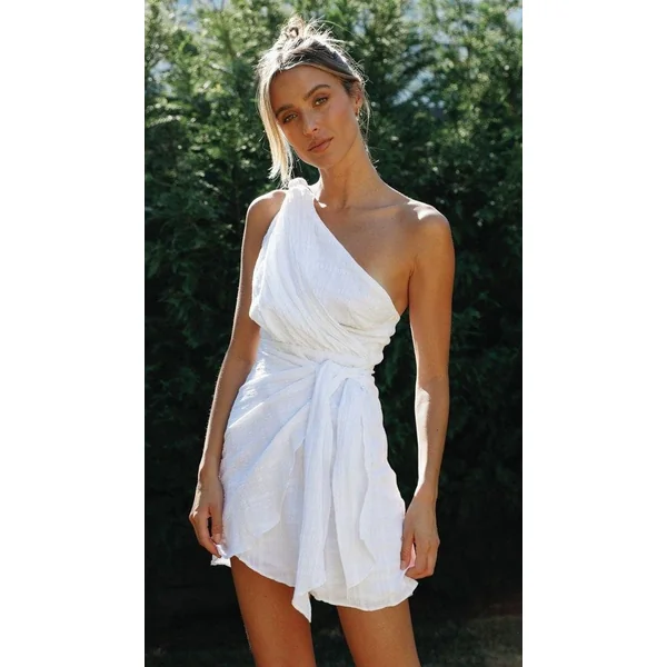 Robe Blanche Asymétrique
