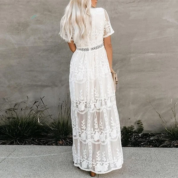 Robe blanche bohémienne en maille