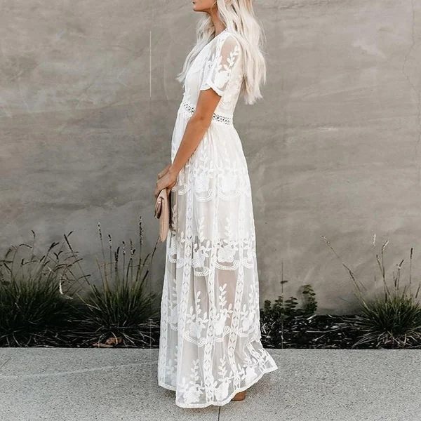 Robe blanche bohémienne en maille
