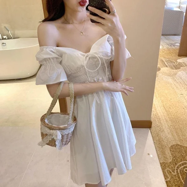Robe blanche courte bohémienne manches bouffantes