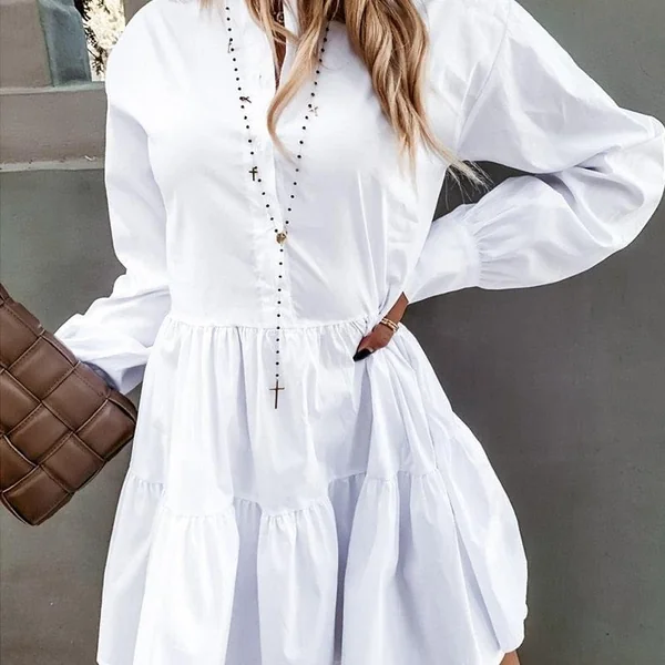 Robe blanche courte plissée à volant