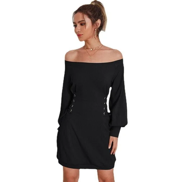 Robe Courte Noire À Épaules Décolletées
