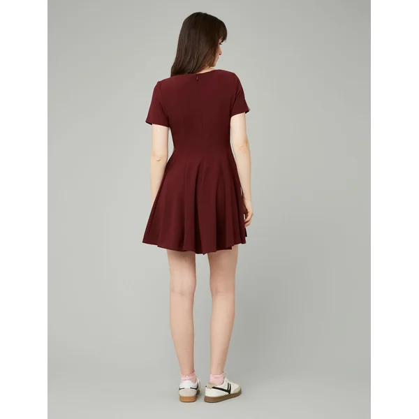 Robe courte patineuse en polyester recyclé Bordeaux