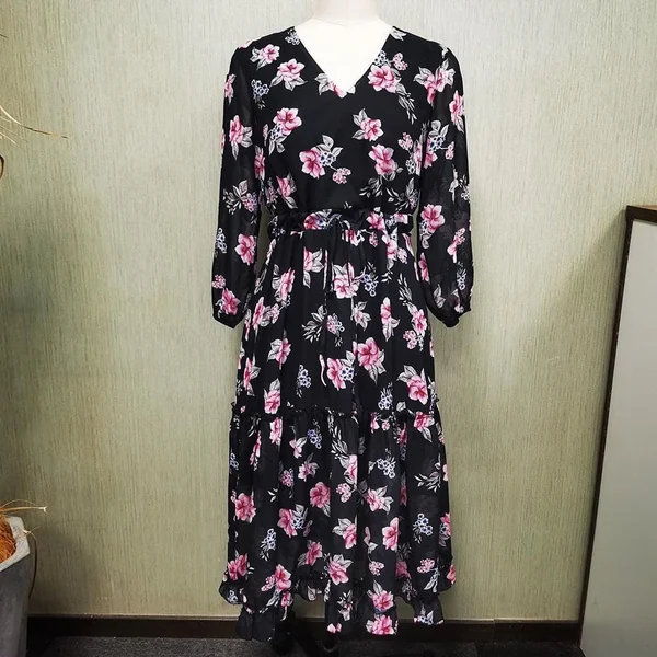 Robe Noire À Fleurs Roses