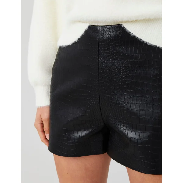 Short en tissu enduit Noir