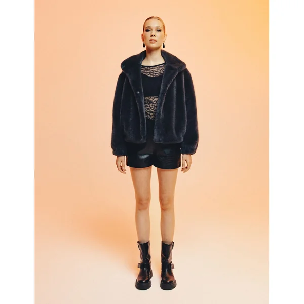 Short en tissu enduit Noir