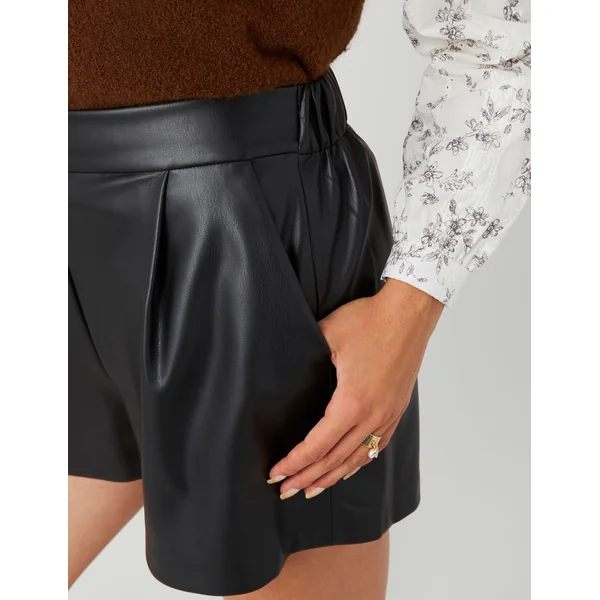 Short en tissu enduit Noir