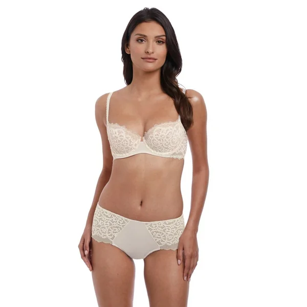 Shorty beige LACE ESSENTIEL Wacoal lingerie