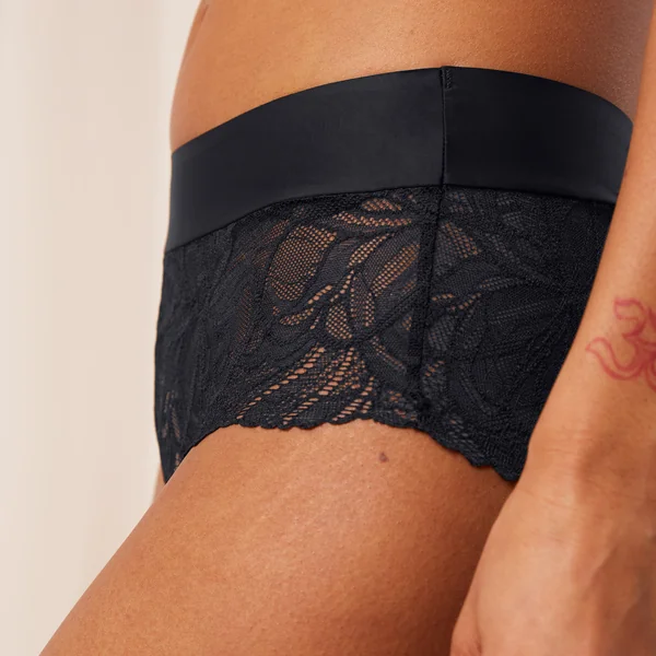 Shorty en dentelle noir Triumph