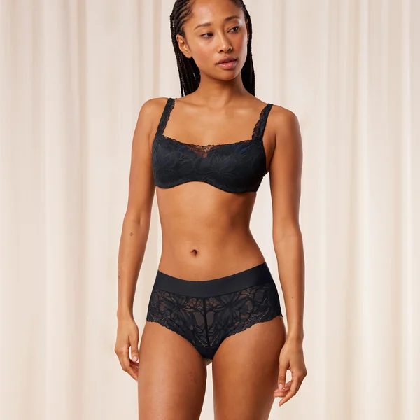 Shorty en dentelle noir Triumph