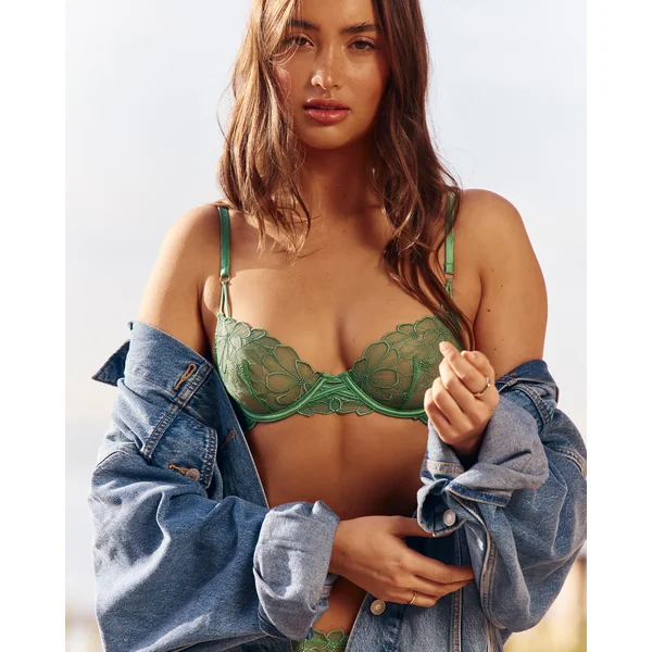 Soutien-gorge corbeille avec broderies florales