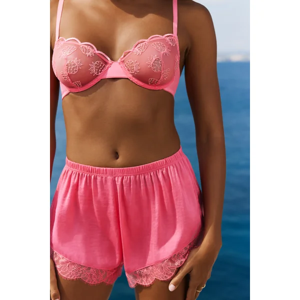 Soutien-gorge corbeille avec broderies