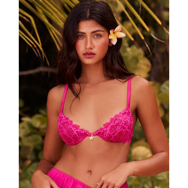 Soutien-gorge corbeille en dentelle avec broderies florales et détail bijou