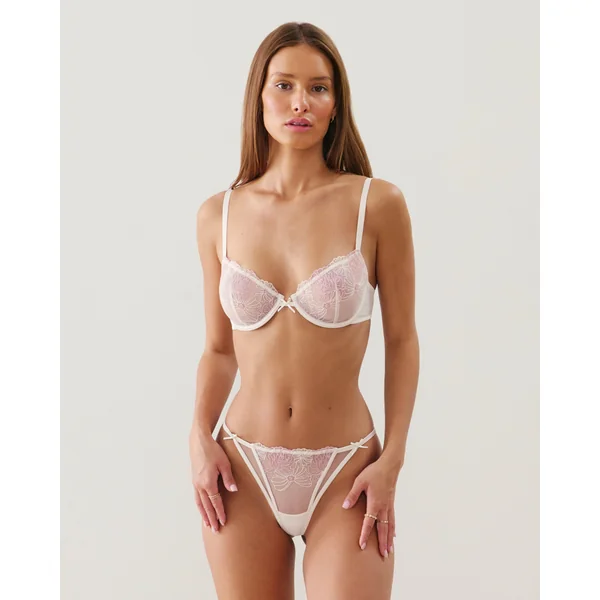 Soutien-gorge corbeille en dentelle et broderies