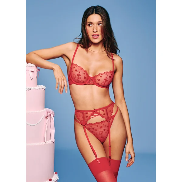 Soutien-gorge corbeille en mesh broderies cœurs