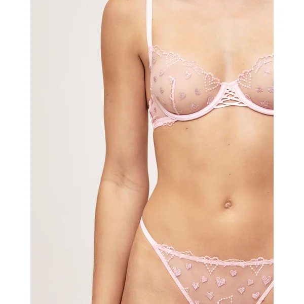 Soutien-gorge corbeille en mesh broderies cœurs