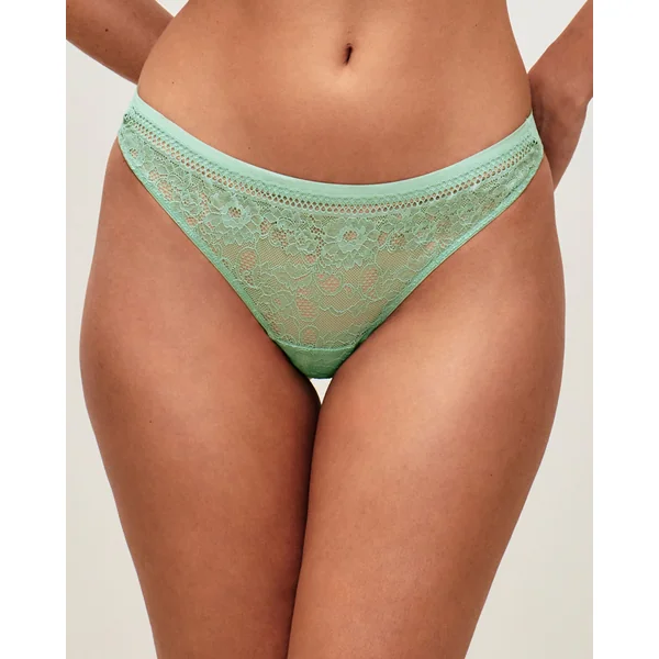 String en dentelle