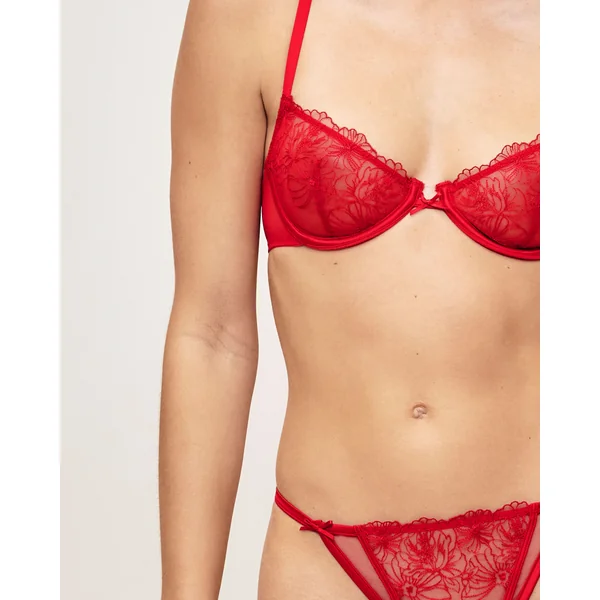 String en tulle avec broderies
