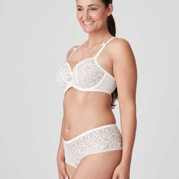 String luxueux nude Prima Donna