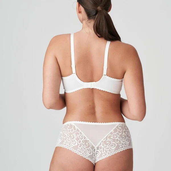 String luxueux nude Prima Donna