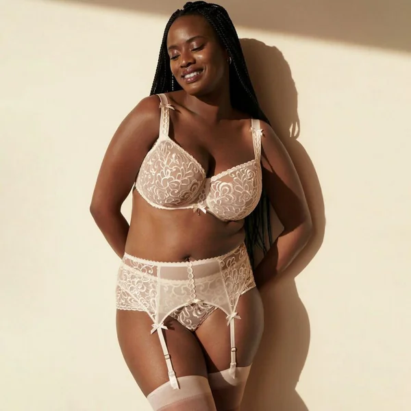 String luxueux nude Prima Donna
