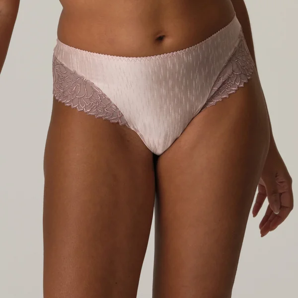 string luxueux rose Prima Donna