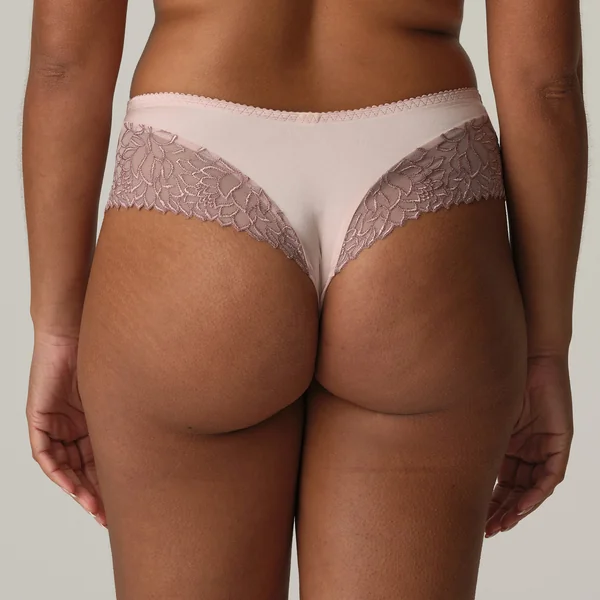 string luxueux rose Prima Donna
