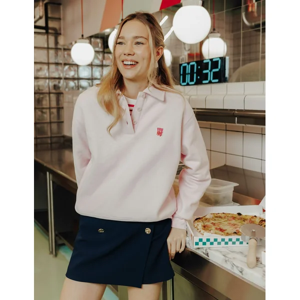 Sweat brodé à col polo Rose pâle