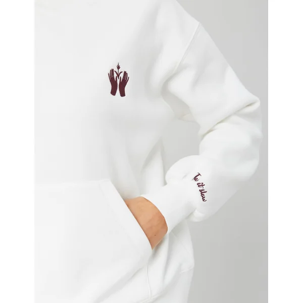 Sweat col capuche broderie poitrine Blanc écru