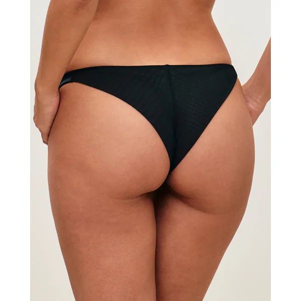 Tanga avec broderies