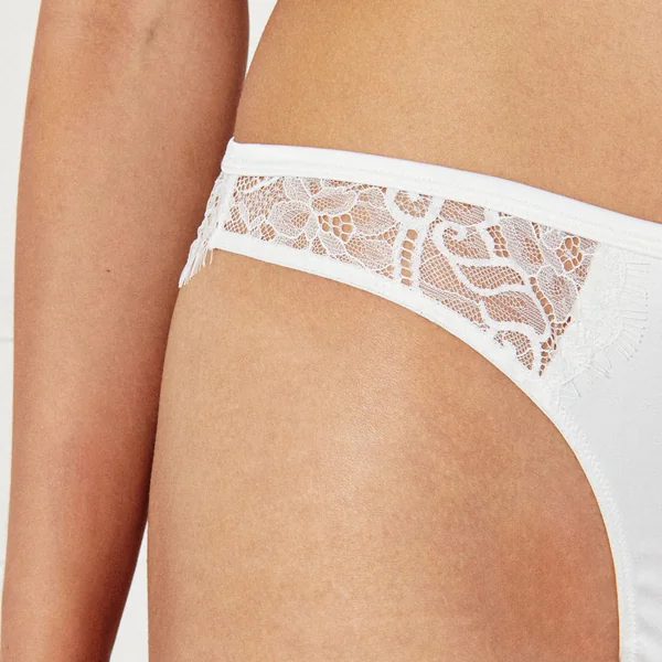 Tanga en dentelle