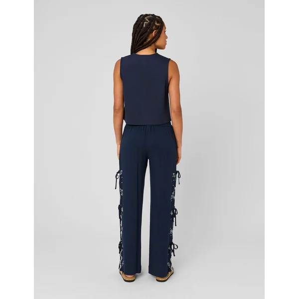 Top avec détails de boutons dorés Bleu foncé