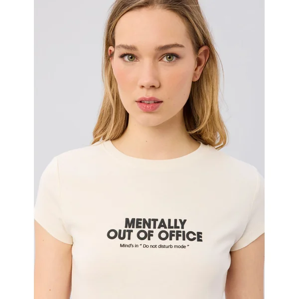 T-shirt baby tee imprimé poitrine Ecru